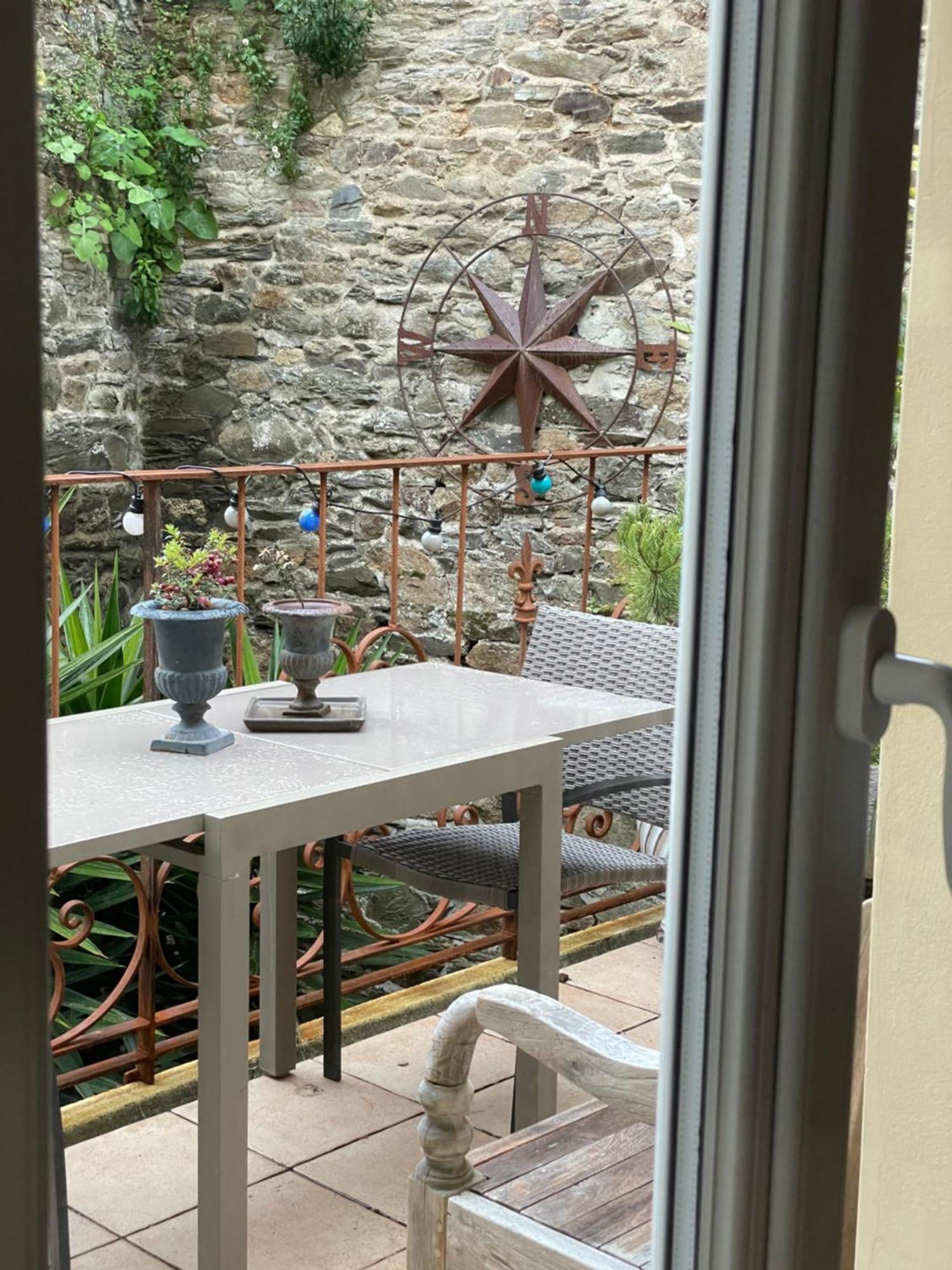 Appartement De 1634 Avec Balcon Au Sud Sur Jardin En Plein Coeur Historique Tréguier Eksteriør bilde