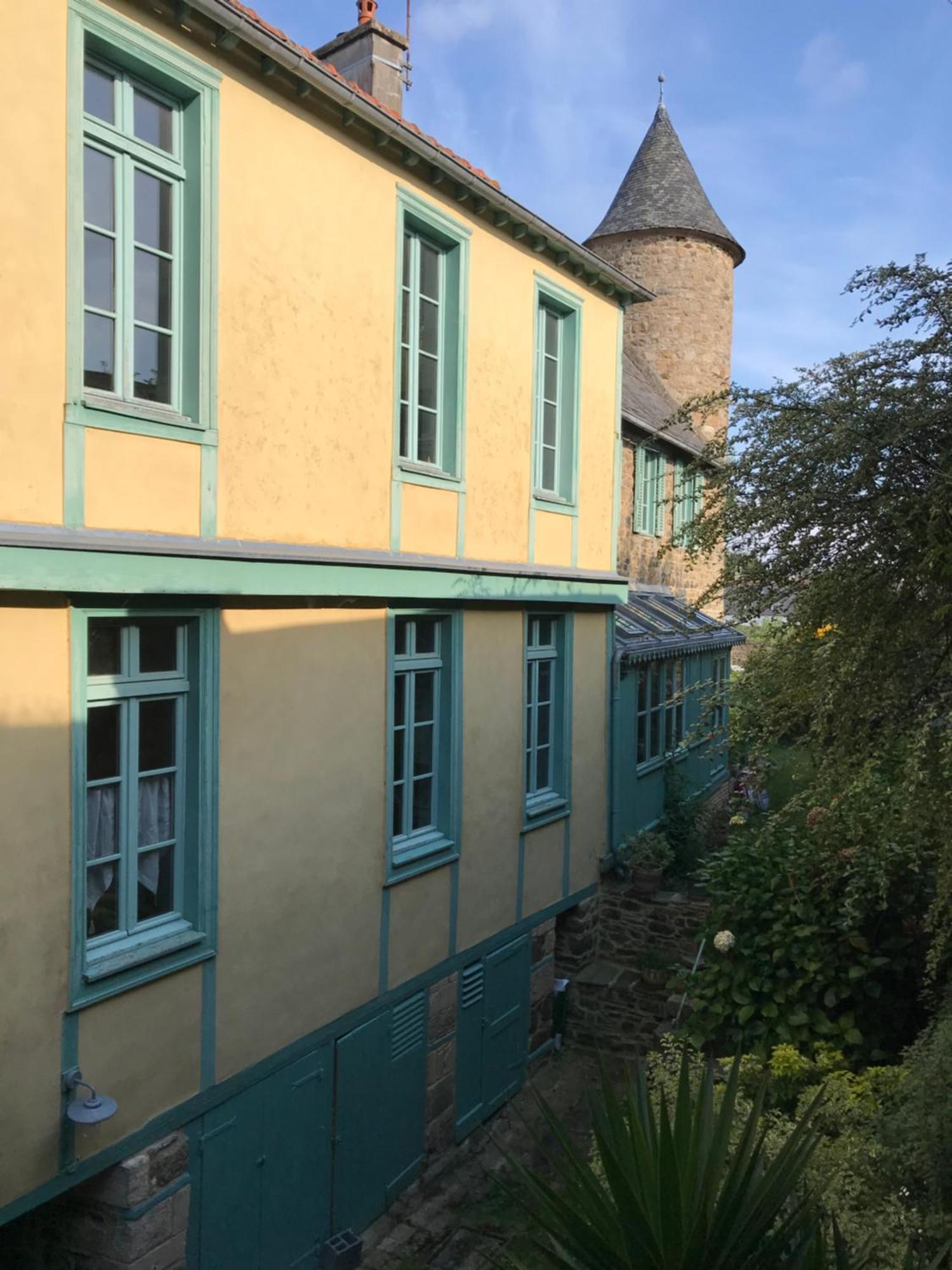 Appartement De 1634 Avec Balcon Au Sud Sur Jardin En Plein Coeur Historique Tréguier Eksteriør bilde