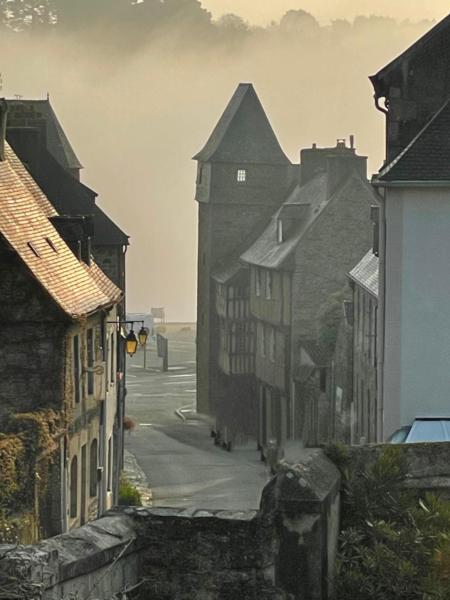 Appartement De 1634 Avec Balcon Au Sud Sur Jardin En Plein Coeur Historique Tréguier Eksteriør bilde