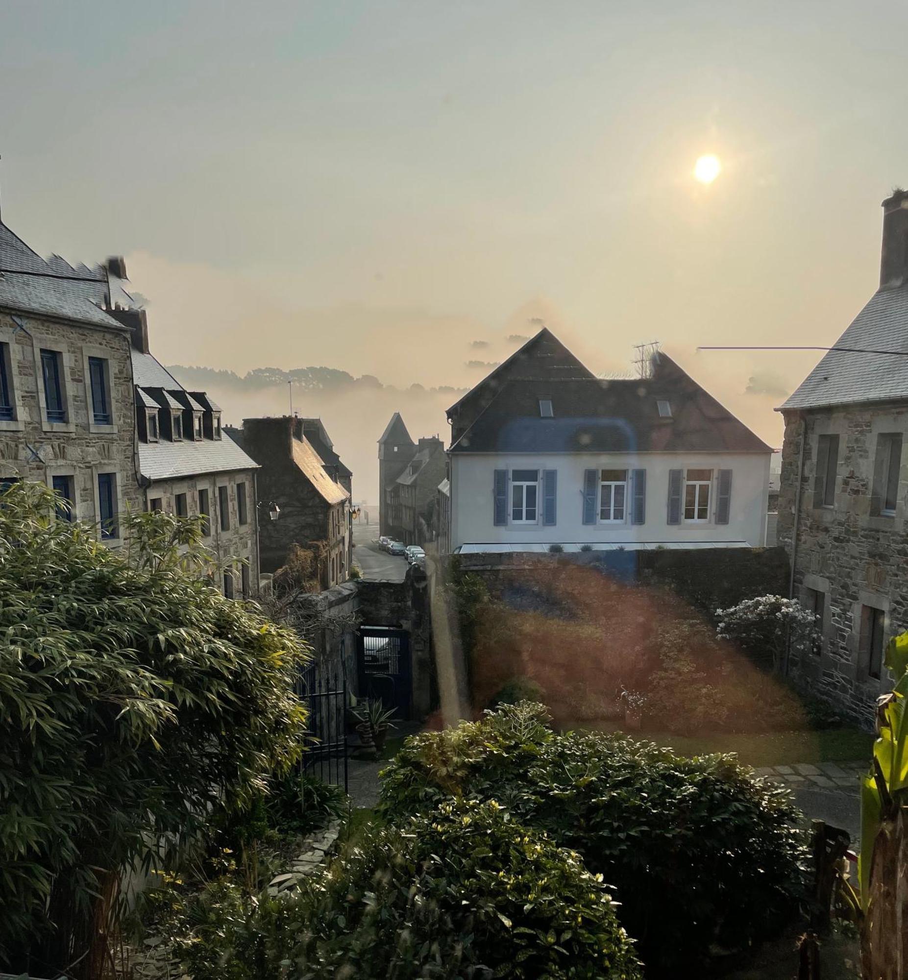 Appartement De 1634 Avec Balcon Au Sud Sur Jardin En Plein Coeur Historique Tréguier Eksteriør bilde